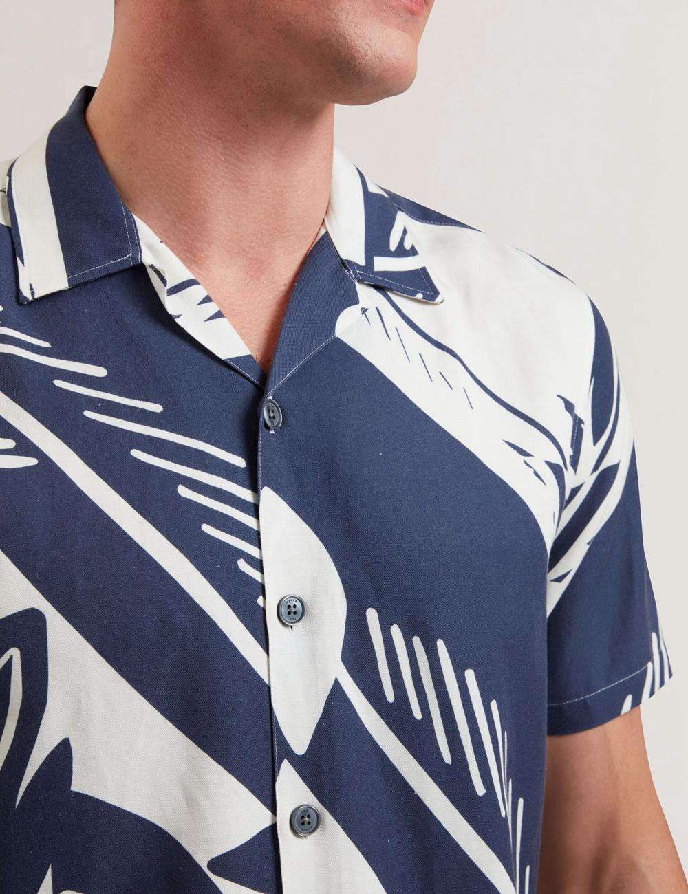 Mid-Navy Ted Baker HEUKELS - Short Sleeve Relaxed Fish Print Men Casual Shirts | SG  3651-YSZKL